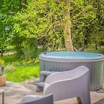 In With Garden Holiday home